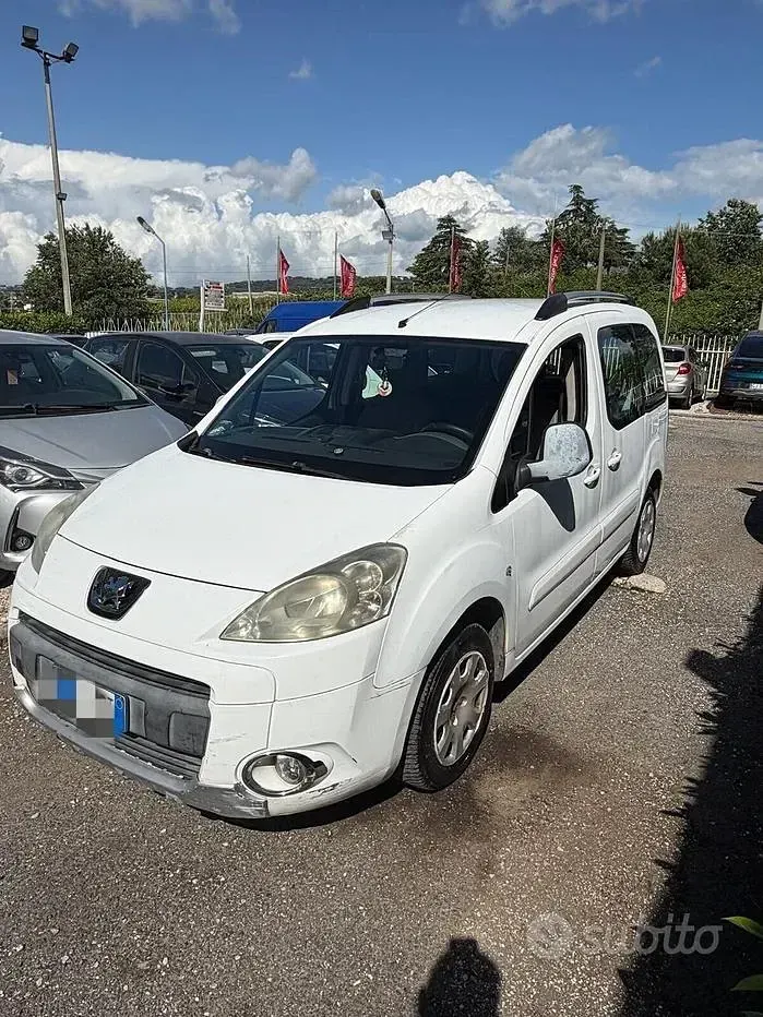 Usata Peugeot Partner Tepee Premium 109 CV (80 kW) 2010 Bianco Monovolume