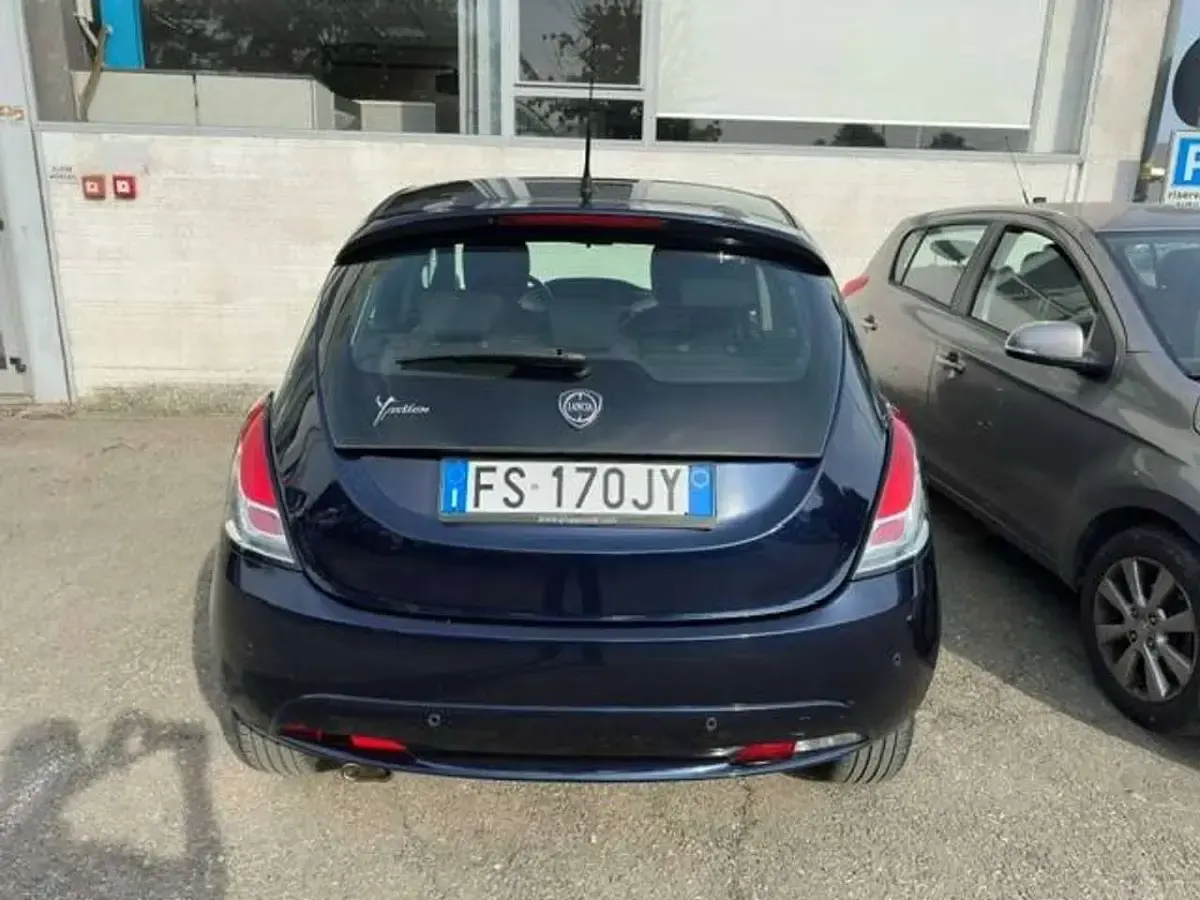 Usata Lancia Ypsilon 69 CV (50 kW) 2018 Blu/azzurro Utilitaria