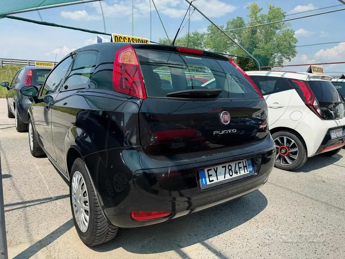 Usata Fiat Grande Punto Dynamic 65 CV (47 kW) 2014 Nero Utilitaria