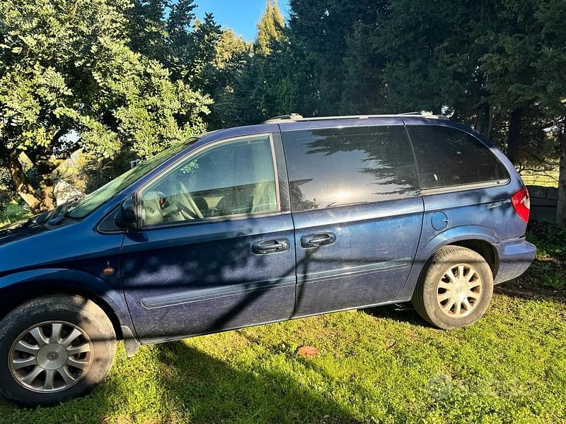 Usata Chrysler Grand Voyager 150 CV (110 kW) 2005 Blu Monovolume