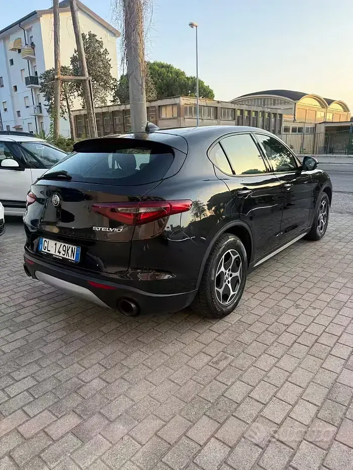 Usata Alfa Romeo Stelvio Business 190 CV (139 kW) 2022 Nero SUV