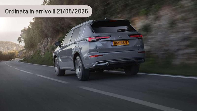 Nuova Mitsubishi Outlander P-HEV Inform 306 CV (225 kW) 2026 Argento SUV