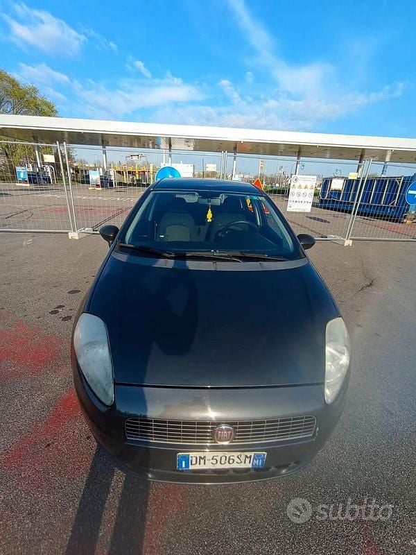 Usata Fiat Grande Punto Active 77 CV (56 kW) 2008 Grigio Utilitaria