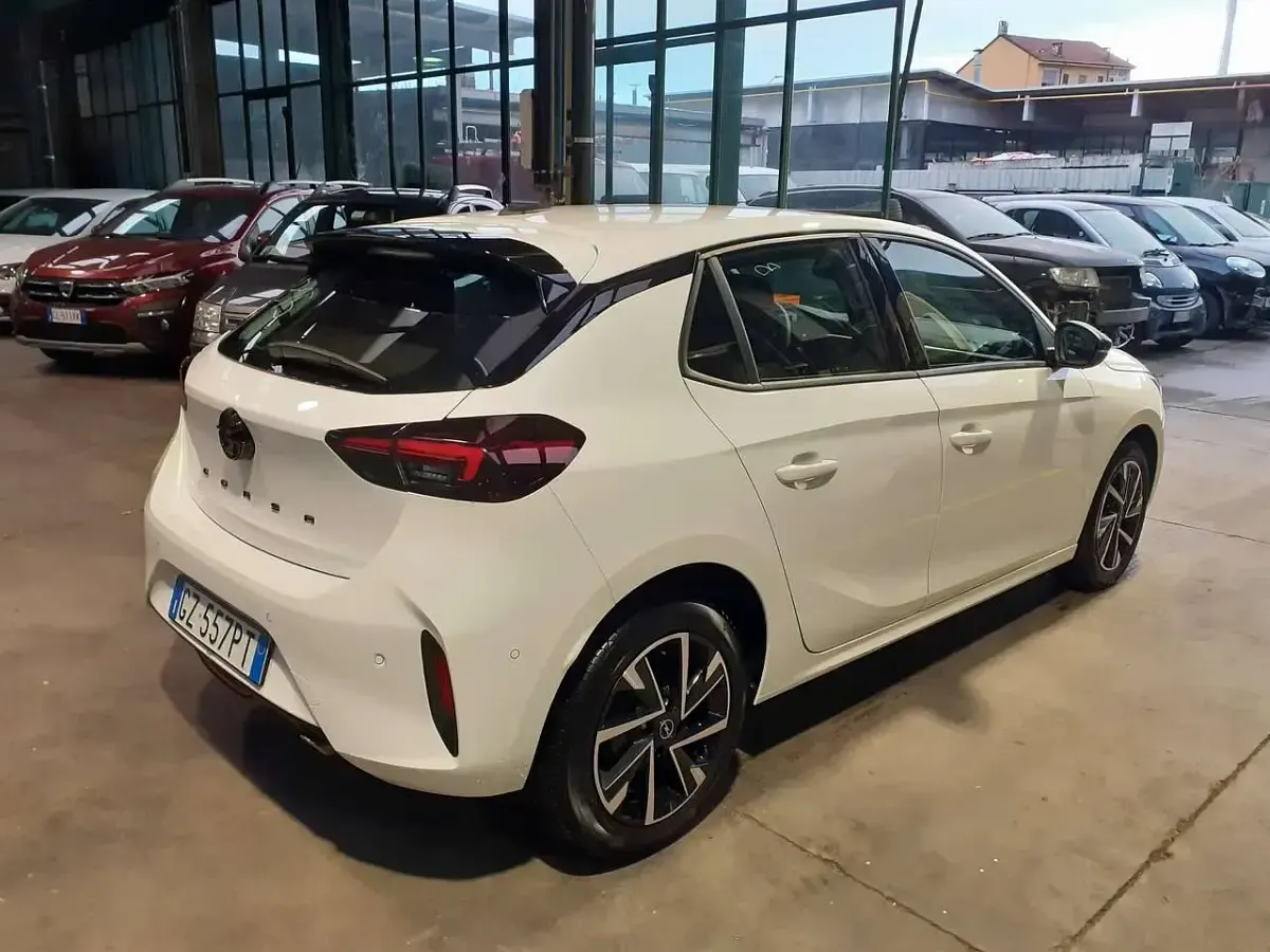 Usata Opel Corsa 101 CV (74 kW) 2025 Arktis white Utilitaria