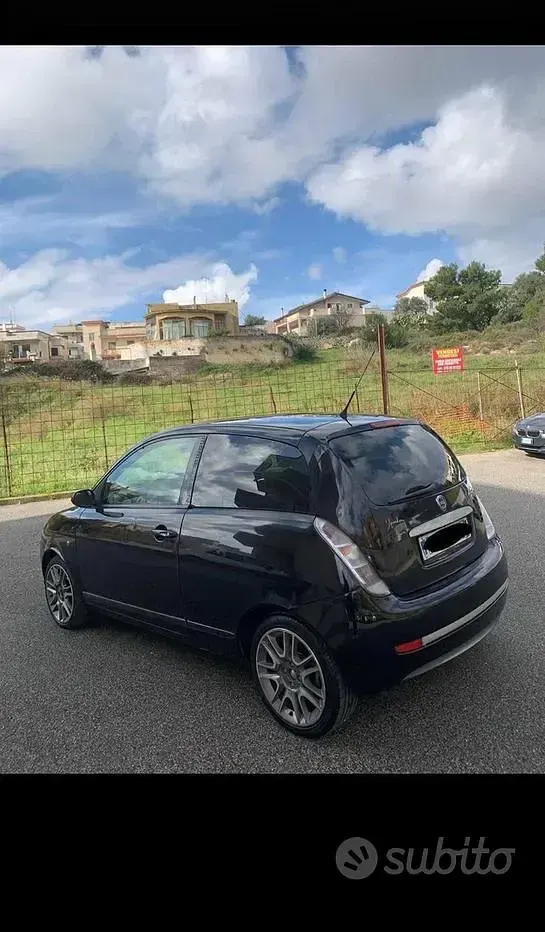 Usata Lancia Ypsilon 105 CV (77 kW) 2008 Nero Utilitaria