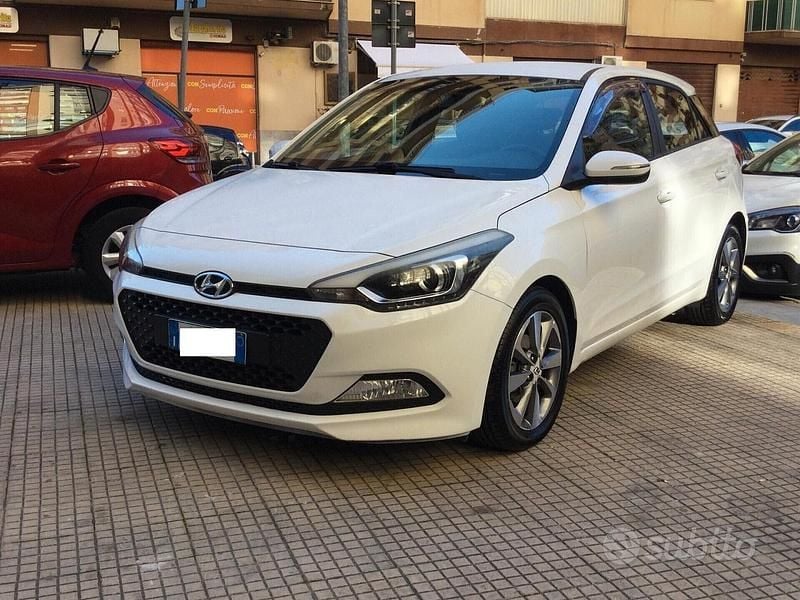 Usata Hyundai i20 Blackline 84 CV (61 kW) 2017 Bianco Berlina