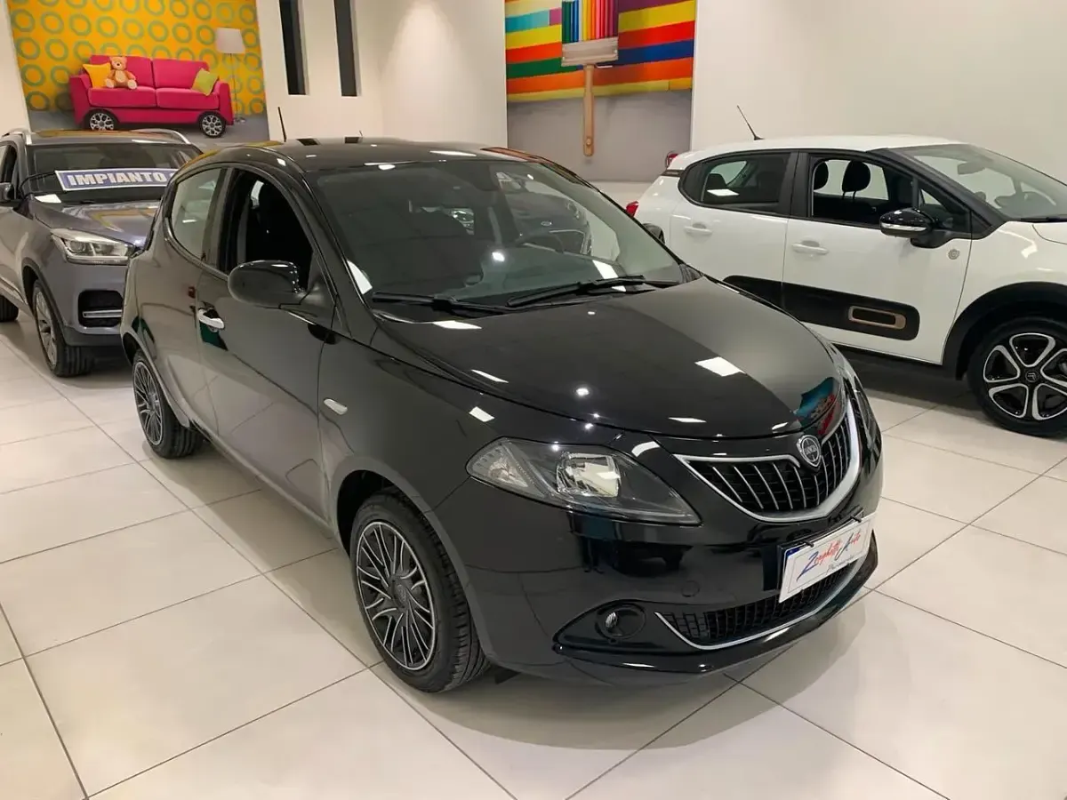 Usata Lancia Ypsilon 69 CV (50 kW) 2022 Nero Utilitaria