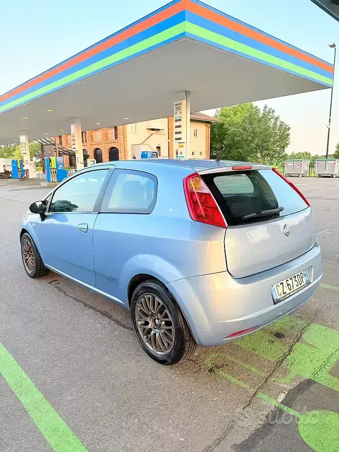 Usata Fiat Grande Punto 65 CV (47 kW) 2005 Blu Utilitaria