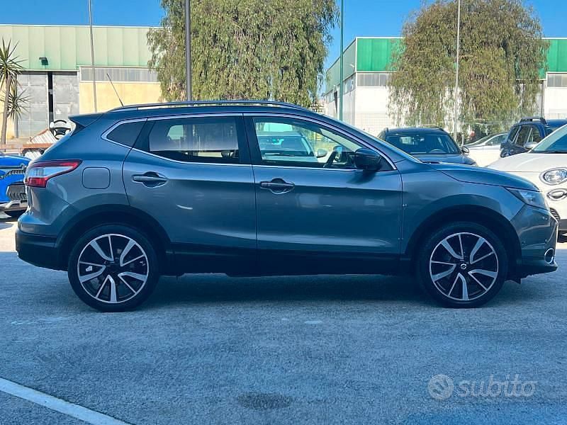 Usata Nissan Qashqai Tekna 130 CV (95 kW) 2016 Grigio SUV