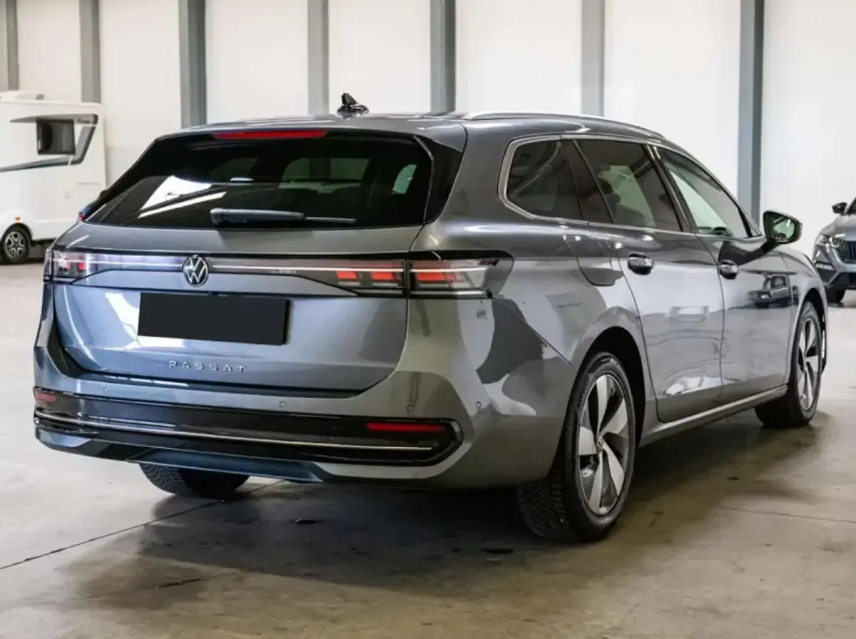 Usata VW Passat Business 150 CV (110 kW) 2025 Grigio Station wagon