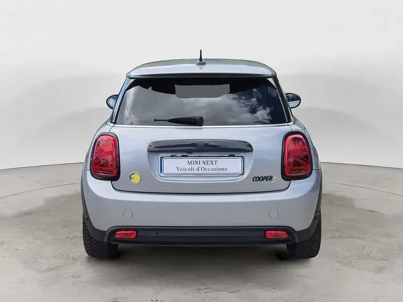 Usata Mini Cooper SE 135 kW (184 CV) 2023 Grigio Utilitaria
