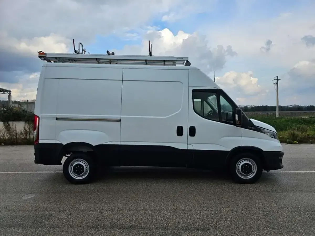 Usata Iveco Daily 116 CV (85 kW) 2020 Bianco Furgone