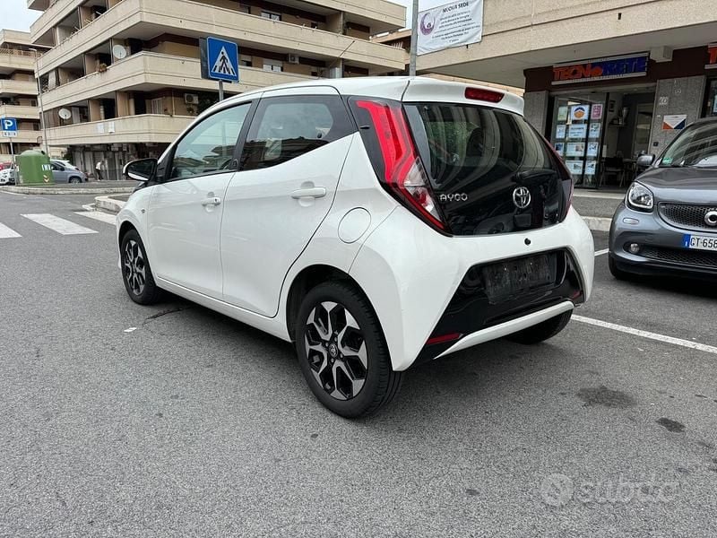 Usata Toyota Aygo X-play 72 CV (52 kW) 2019 Bianco Utilitaria