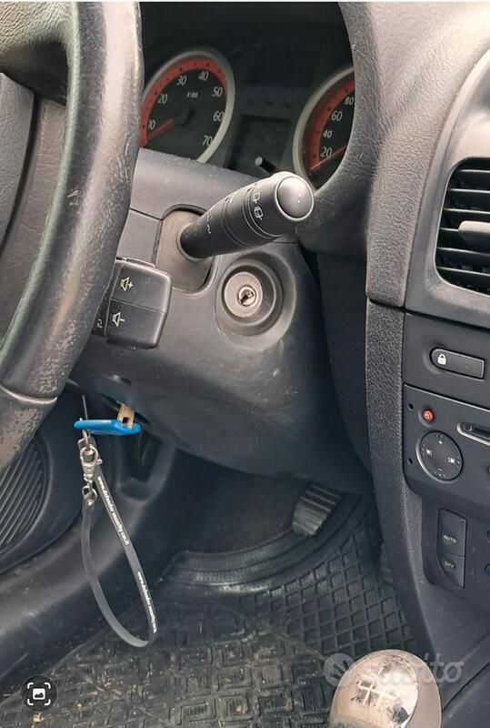 Usata Renault Clio II 75 CV (55 kW) 2005 Utilitaria