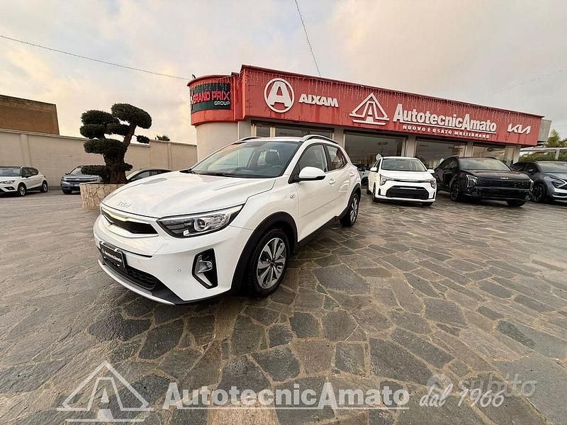 Usata Kia Stonic Style 84 CV (61 kW) 2022 Bianco SUV