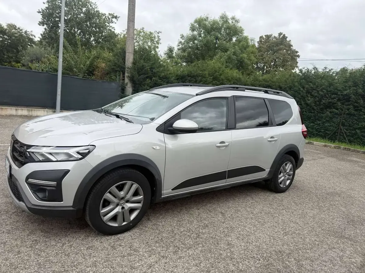 Usata Dacia Jogger 101 CV (74 kW) 2022 Argento Monovolume