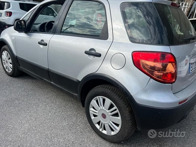 Usata Fiat Sedici Dynamic 107 CV (78 kW) 2010 Grigio SUV