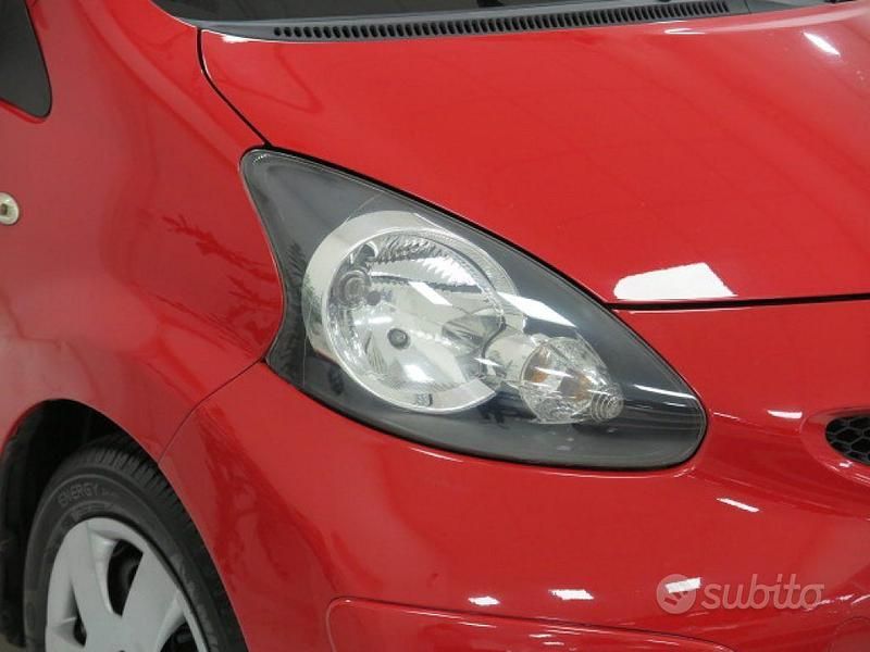 Usata Toyota Aygo Sol 68 CV (50 kW) 2006 Rosso Utilitaria