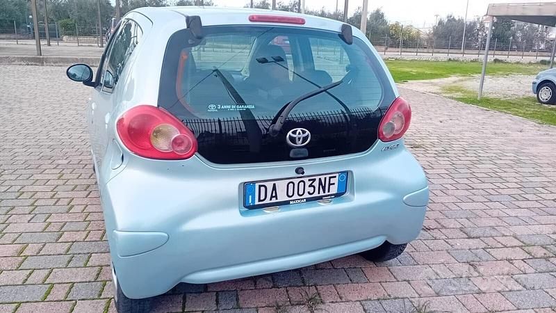 Usata Toyota Aygo Sol 67 CV (49 kW) 2006 Grigio Utilitaria