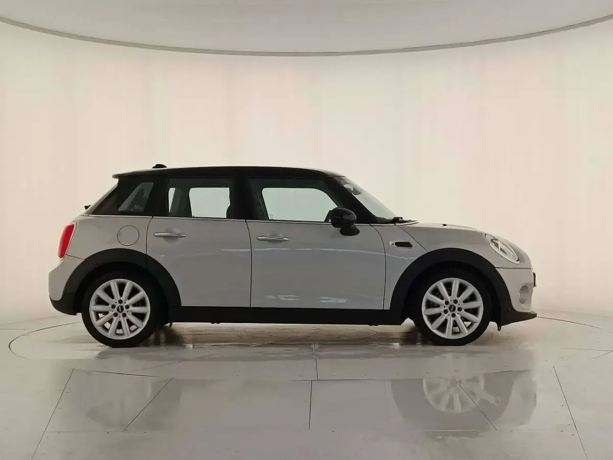Usata Mini Cooper 75 CV (55 kW) 2017 Grigio chiaro Utilitaria