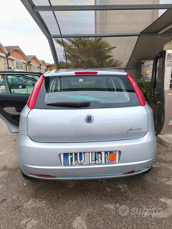 Usata Fiat Grande Punto 95 CV (69 kW) 2007 Grigio Utilitaria