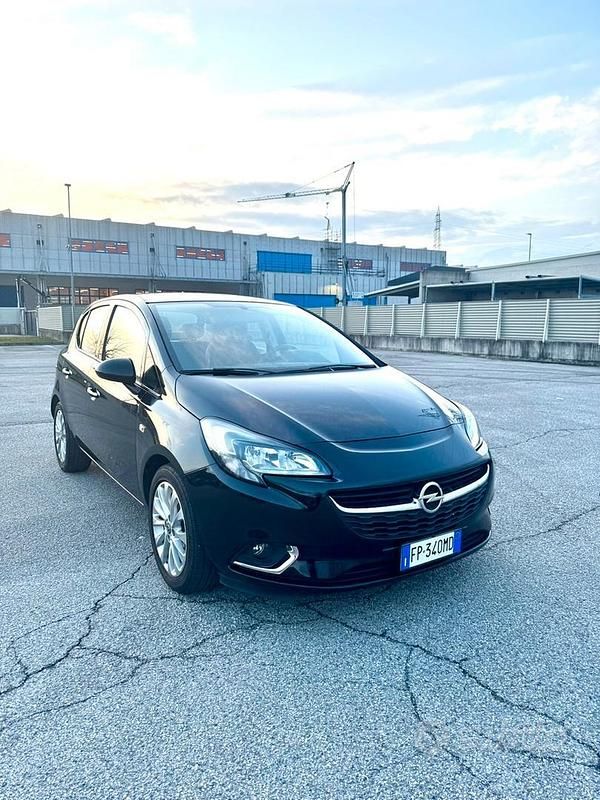 Usata Opel Corsa Cosmo 69 CV (50 kW) 2018 Nero Utilitaria