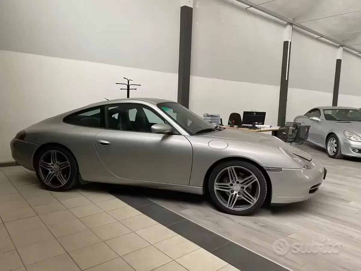 Usata Porsche 911 Carrera 300 CV (220 kW) 2000 Grigio Coupé