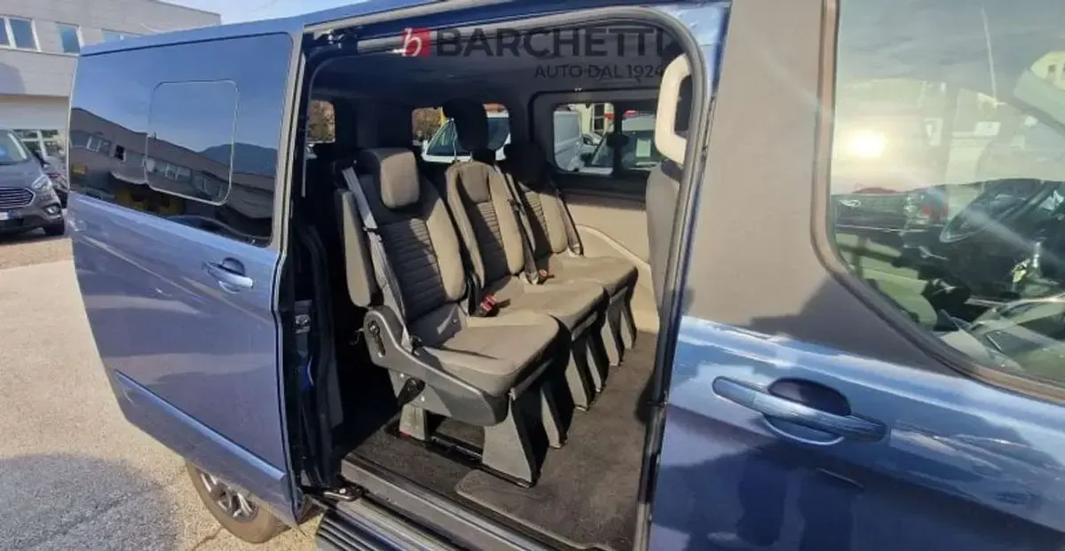 Usata Ford Tourneo Titanium 185 CV (136 kW) 2022 Blu Monovolume
