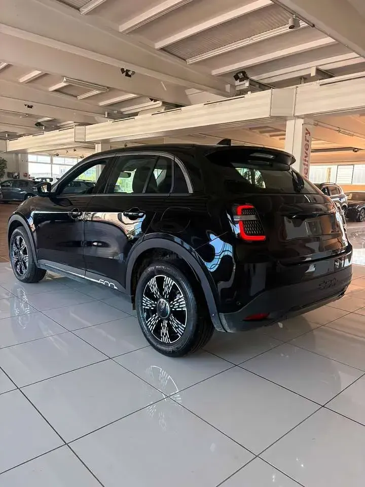 Usata Fiat 600 136 CV (100 kW) 2025 Nero SUV