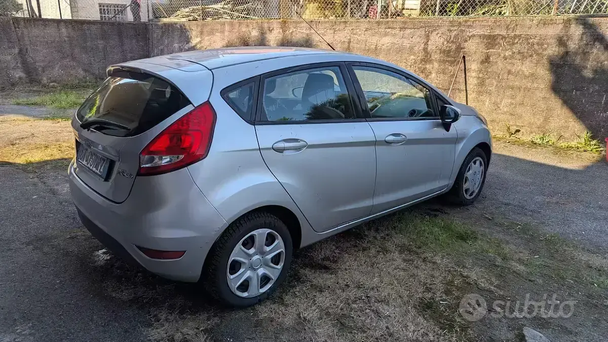 Usata Ford Fiesta Titanium 82 CV (60 kW) 2009 Grigio Berlina