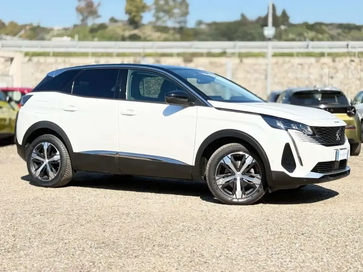 Usata Peugeot 3008 Allure 131 CV (96 kW) 2022 Bianco SUV