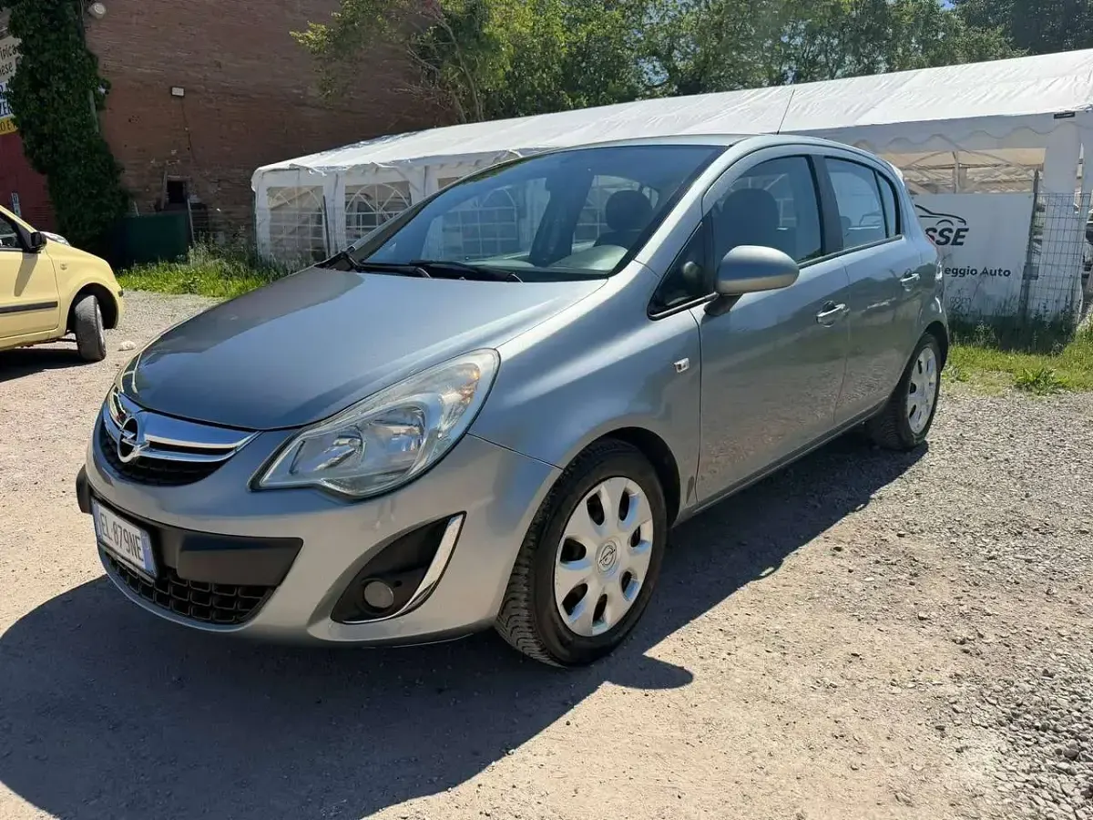 Usata Opel Corsa Cosmo 95 CV (69 kW) 2012 Argento Utilitaria