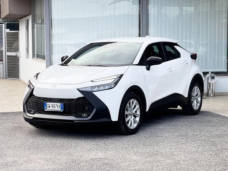 Gebraucht Toyota C-HR 98 PS (72 kW) 2024 Weiß SUV