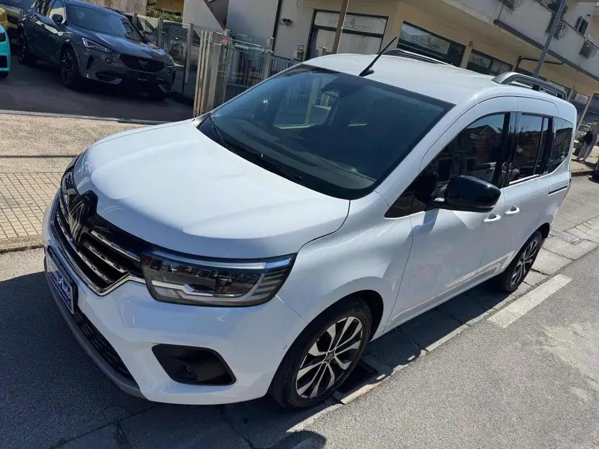 Usata Renault Kangoo Techno 95 CV (69 kW) 2025 Bianco Monovolume
