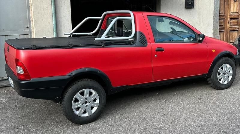 Usata Fiat Strada 69 CV (50 kW) 2000 Rosso Pick-up