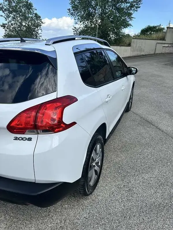 Usata Peugeot 2008 Active 75 CV (55 kW) 2016 Bianco SUV