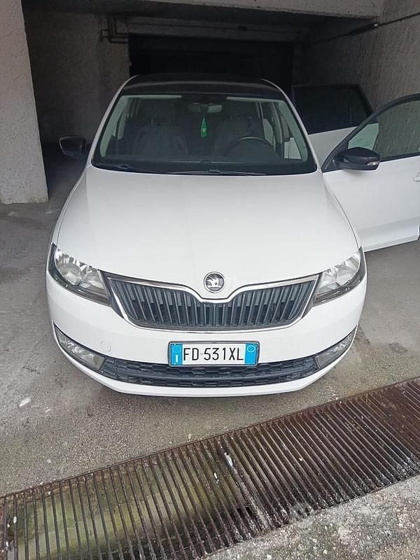 Usata Skoda Rapid 105 CV (77 kW) 2016 Bianco Utilitaria