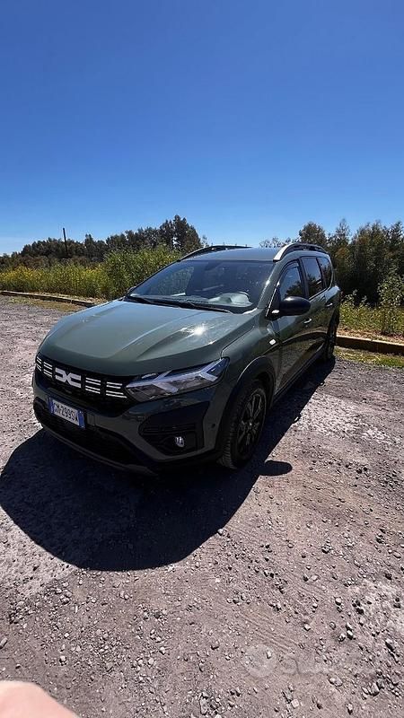 Verde Usata 2023 Dacia Jogger Extreme Monovolume | 13.200 € (Ottimo prezzo) - Immagine 1/4