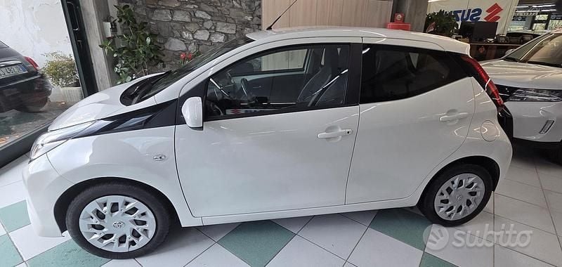 Bianco Usata 2021 Toyota Aygo Connect Style Due volumi | 11.500 € (Buon prezzo) - Immagine 1/4