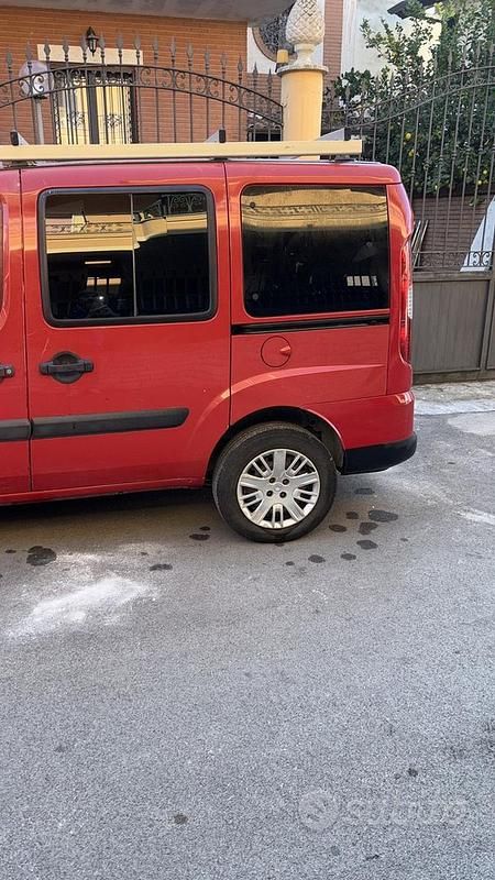 Usata Fiat Doblò 120 CV (88 kW) 2006 Rosso Monovolume