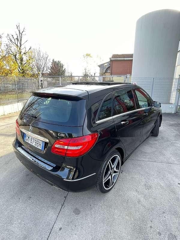 Usata Mercedes B180 Premium 109 CV (80 kW) 2014 Nero Utilitaria