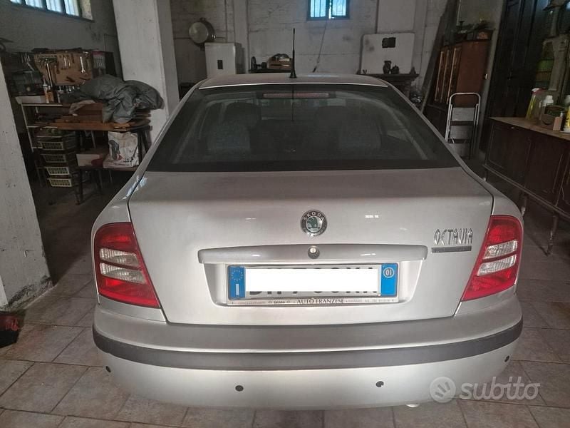 Usata Skoda Octavia Ambiente 90 CV (66 kW) 2001 Grigio Berlina