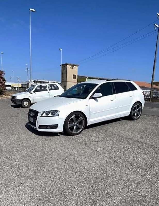 Bianco Usata 2012 Audi A3 Attraction Tre volumi | 7000 € (Super prezzo) - Immagine 1/4