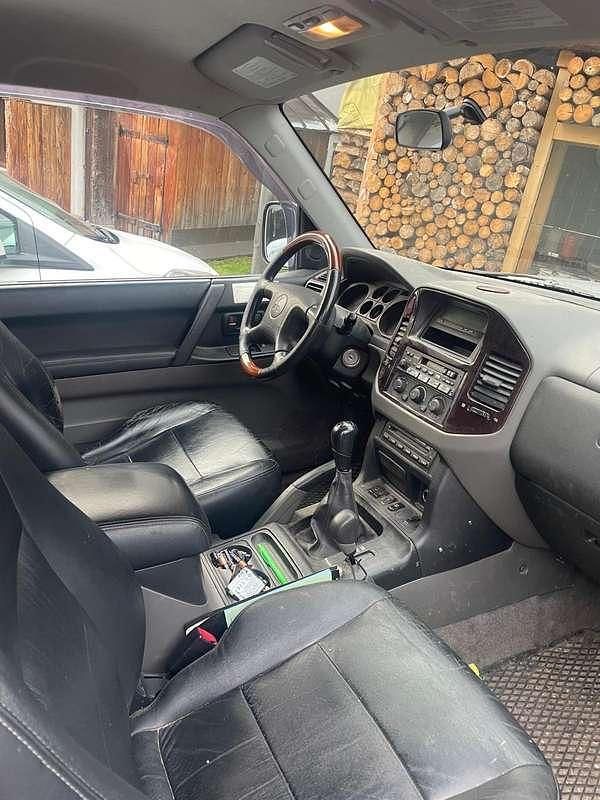 Usata Mitsubishi Pajero 160 CV (117 kW) 2001 Grigio SUV