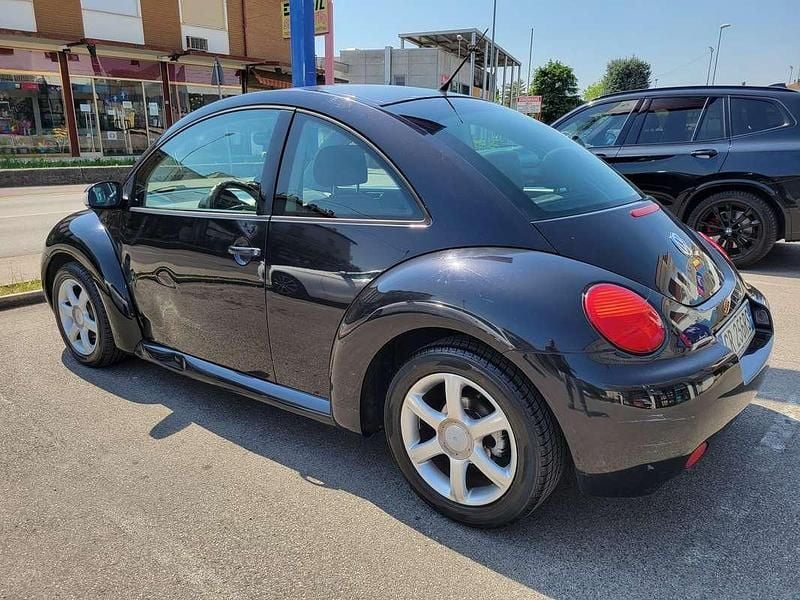 Begagnad VW New Beetle 101 HK (74 kW) 2002 Svart Halvkombi