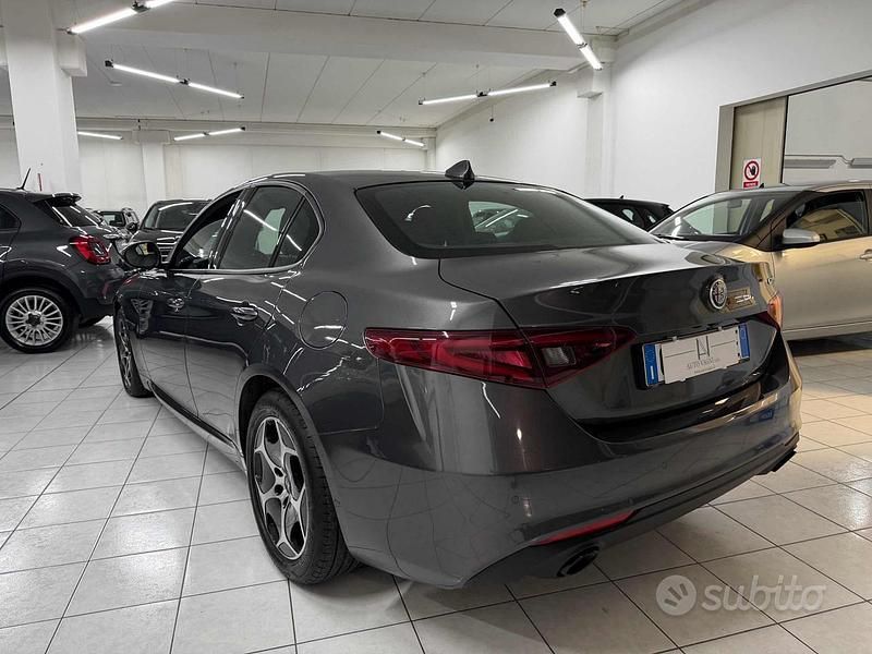 Occasion Alfa Romeo Giulia Business 160 ch (117 kW) 2022 Gris Berline