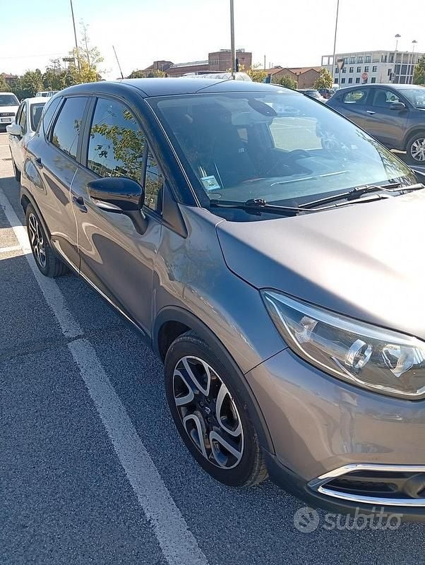 Usata Renault Captur 90 CV (66 kW) 2015 Grigio SUV