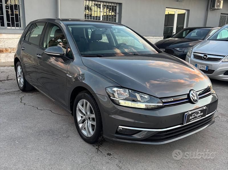 Grigio Usata 2017 VW Golf Trendline Berlina | 12.500 € (Buon prezzo) - Immagine 1/4