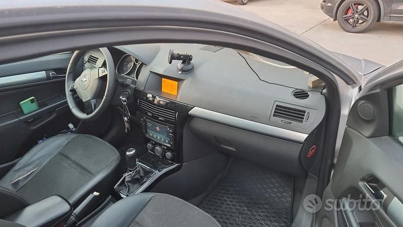 Usata Opel Astra GTC 125 CV (91 kW) 2009