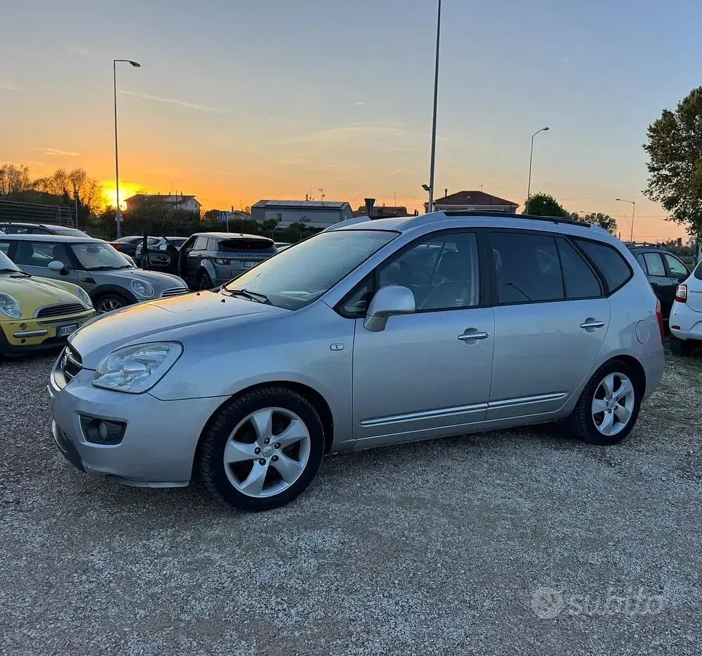 Usata Kia Carens EX 140 CV (102 kW) 2010 Monovolume